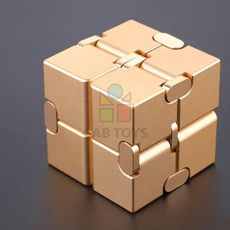 Infinity Cube Antistresová kostka kovová - zlatá
