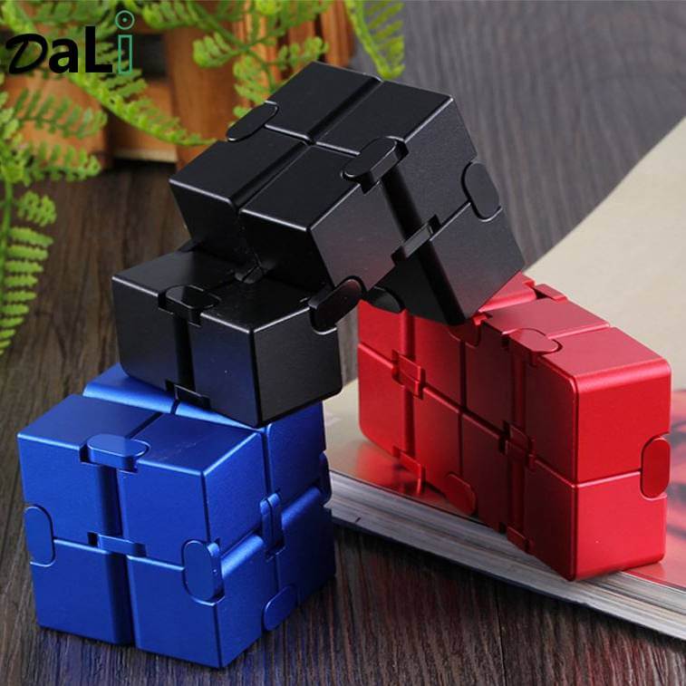 Infinity Cube Antistresová kocka kovová - modrá Modrá